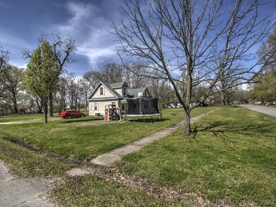 202 N Whitaker St, Pryor, OK 74361 - photo 2