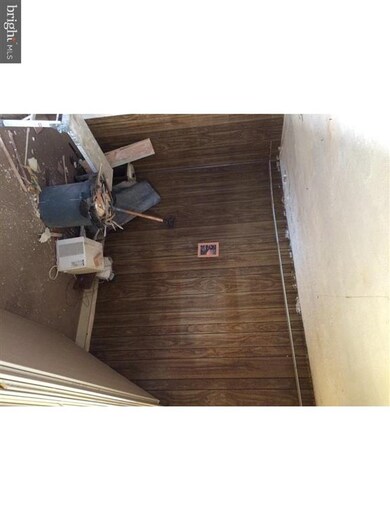 911 Lawrence Ave, Darby, PA 19023 - photo 2