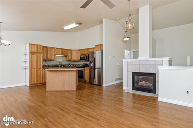 06-Living Room-DW-8700