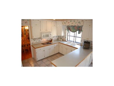 Take a Look at this Eat-In Kitchen with Lots of Co