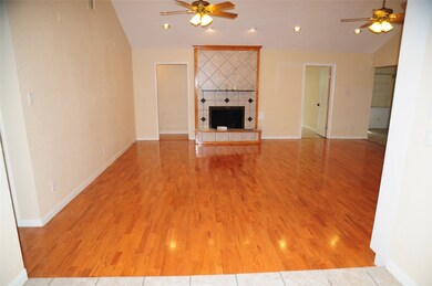 305 W Castle Harbour Dr, Friendswood, TX 77546 - photo 3