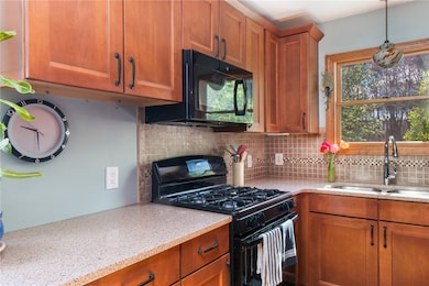 9 Buttonbush Trail, Saunderstown, RI 02874 - photo 7