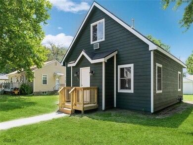 2623 E Walnut St, Des Moines, IA 50317 - photo 2