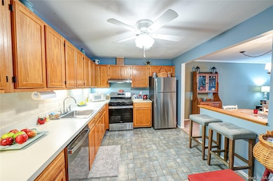 82 Leeward Ct, Port Jefferson, NY 11777 - photo 7