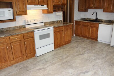 3137 29th Ave SW, Cedar Rapids, IA 52404 - photo 5