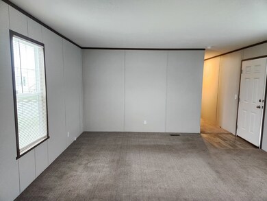 543 Iowa unit 543, Belleville, MI 48111 - photo 3