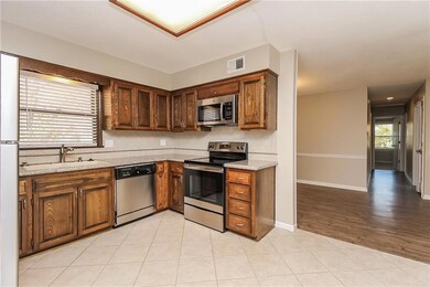 6908 Parkhill Ct, Shawnee, KS 66216 - photo 5
