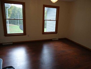 Dining Room. Laminate Flooring.