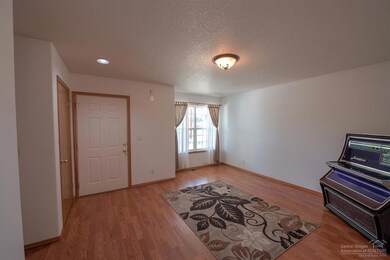 2608 SW Volcano Ave, Redmond, OR 97756 - photo 4