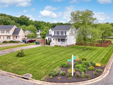 View of front of property featuring a front yard a