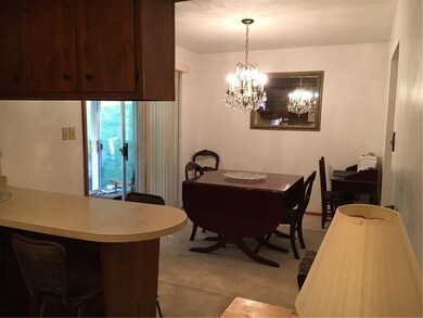 Breakfast Bar separates the kitchen and Dining Roo
