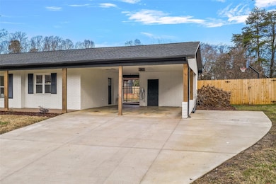 703 Georgia Ave, Statesville, NC 28677 - photo 3