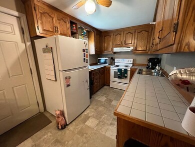 28 Overland St, Manchester, NH 03103 - photo 4