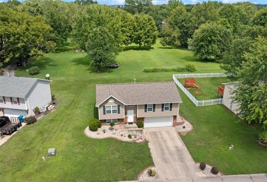 129 Ridge Dr, Maryville, IL 62062 - photo 3