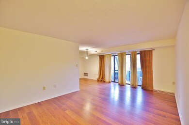 Lafayette Park unit 310, Falls Church, VA 22041 - photo 2