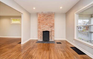 Living Room (2)