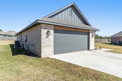209 Juniper Cir, Noble, OK 73068 - photo 4