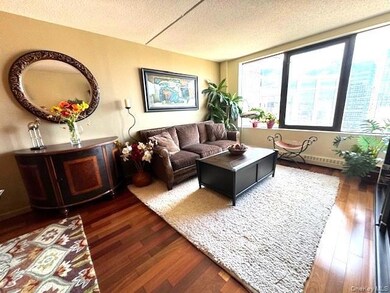 The Seasons Condominium unit 1402, White Plains, NY 10606 - photo 4