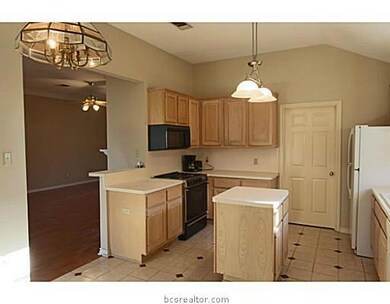 1710 Laura Ln unit CS, College Station, TX 77840 - photo 6