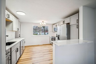 4788 Edinburgh Ln, Columbus, OH 43229 - photo 3