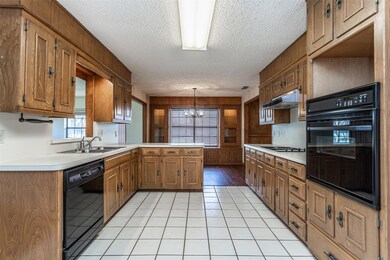 2011 Brentwood St, Gainesville, TX 76240 - photo 6