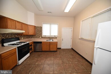 1717 W Oxford St, Philadelphia, PA 19121 - photo 6