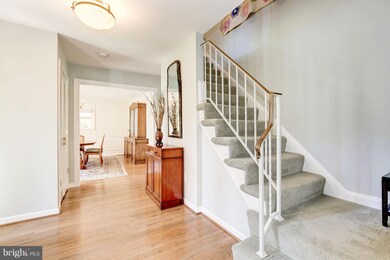 8906 Honeybee Ln, Bethesda, MD 20817 - photo 2