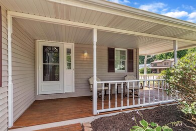 05-5905MacMillan Way-WindowStill-Re