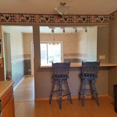 KITCHEN BAR