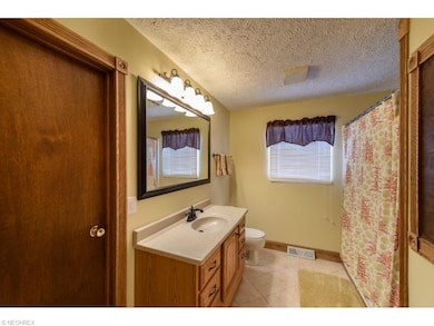 Full bath on upper level