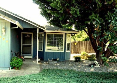 596 Briarwood Dr, Central Point, OR 97502 - photo 4