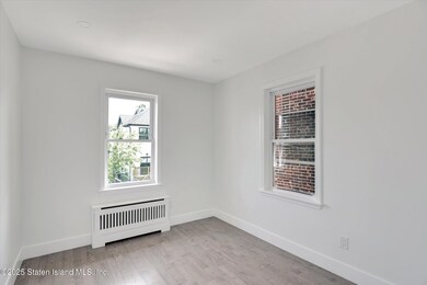 06-Bedroom