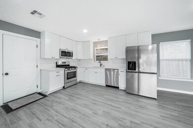 611 Spell St, Houston, TX 77022 - photo 6