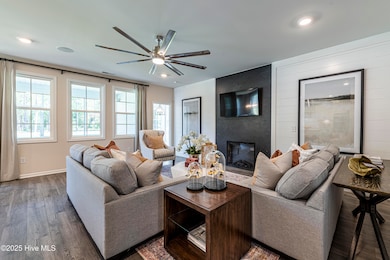 70-Family Room (1)