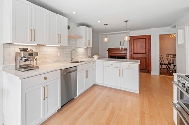 19 Franklin St unit 1, Marblehead, MA 01945 - photo 4