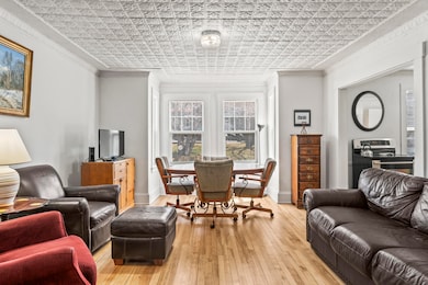 Apt 1 - 3bd/2b- Living