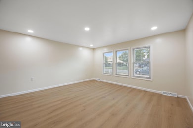 738 W Birchtree Ln, Claymont, DE 19703 - photo 4