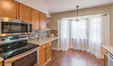 2647KathiKimStreet-88-HDR