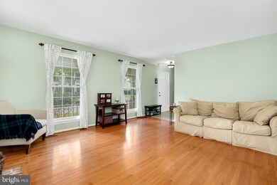 17516 Saint Theresa Dr, Olney, MD 20832 - photo 5