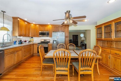 158 Woodhaven Dr, Wayne, NJ 07470 - photo 7