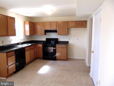 102 Diminish Dr, Newark, DE 19713 - photo 2