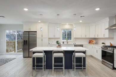 Kitchen w/Center Island