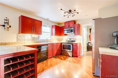 Large open kitchen with granite tile counter, cust