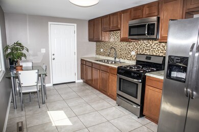 108 Del Rio Rd, Carpentersville, IL 60110 - photo 3