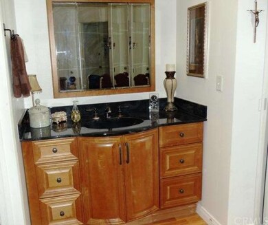 Newer Vanity in Bath Area