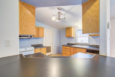 9463 Blackwell Rd, Central Point, OR 97502 - photo 5