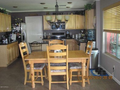 eat-in kitchen
