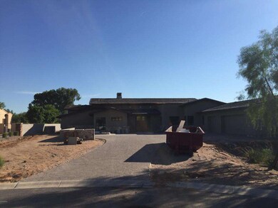 Large Drive w/ Pavers