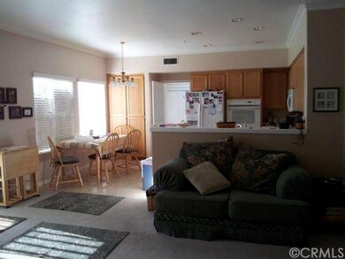 Open kithchen, breakfast area, open to family room