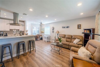 Living/dining/breakfast bar